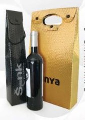 Recycled wine packaging 3 bottles