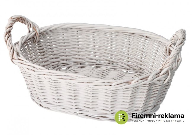 Wicker basket for white pastries
