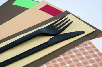 Plastic cutlery in paper case with optional custom print