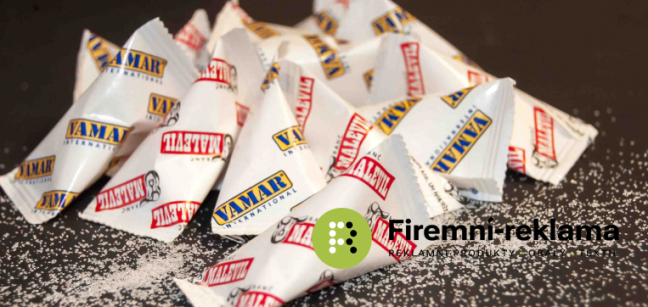 Pyramid-shaped promotional sugar, 4 g. Cane sugar for coffee and tea. Suitable for restaurants, cafés, trade fairs, and corporate events.