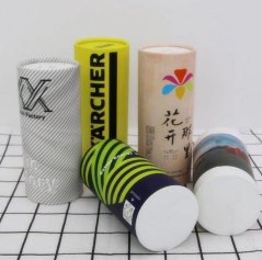 Advertising paper tissues in paper tubes with custom printing. Tube size approx. 16x7 cm. Suitable for car holders or offices, gifts for business partners and employees.