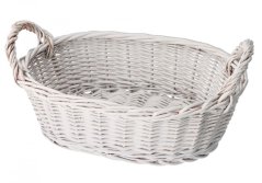 Wicker basket for white pastries