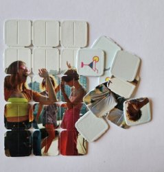 Reklamní festivalové tokeny - plastové žetony bílé s vlastním potiskem, vhodné pro velké festivaly, koncerty, sportovní akce a další hromadné události