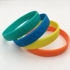 Silikonový náramek ražba