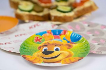 Paper plates with custom printing