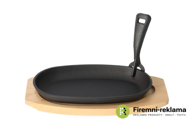 Cast iron pan on a wooden board GRADA - 23 x 14 cm