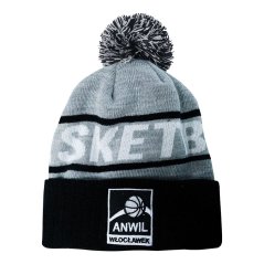 Pletená čepice s vypleteným logem přes celou čepici