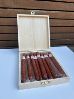 Klobásové doutníky v prémiové dřevěné dárkové krabičce