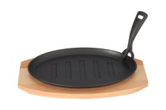 Cast iron pan on a wooden board GRADA - 27 x 17.5 cm