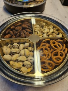 Směs ořechů s preclíky