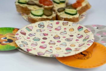 Paper plates with custom printing