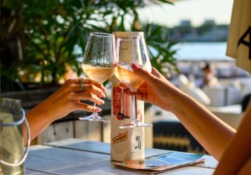 Plastic wine glasses, with the option of advertising print Plastic wine glasses, with the option of advertising print