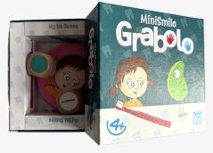 Karetní hra Grabolo s vlastním potiskem - praktický nástroj pro marketing i komunikaci. Grabolo obsahuje 36 kulatých karet, 2 dřevěné kostky, reklamní krabičku. Hra je vhodná pro teambuilding, firemní večírky, veletrhy, konference, školní programy i rodinné akce.